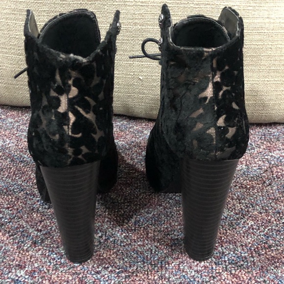 Velvet short booties w/ skull details. - Picture 2 of 4